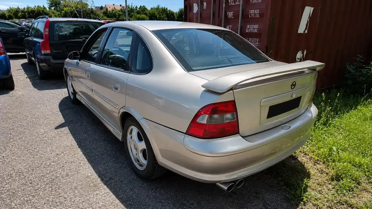 Gebraucht Opel Vectra OPC 101 PS (74 kW) 1998 Gold Limousine