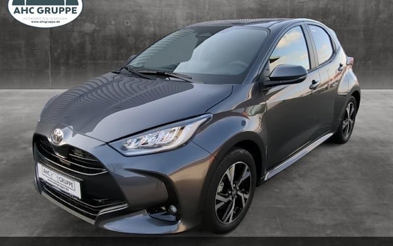 Neu Toyota Yaris Hybrid 116 PS (85 kW) 2025 Grau Limousine