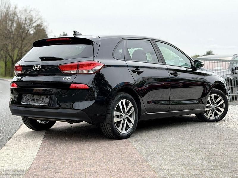 Gebraucht Hyundai i30 YES! 99 PS (72 kW) 2019 Schwarz Limousine