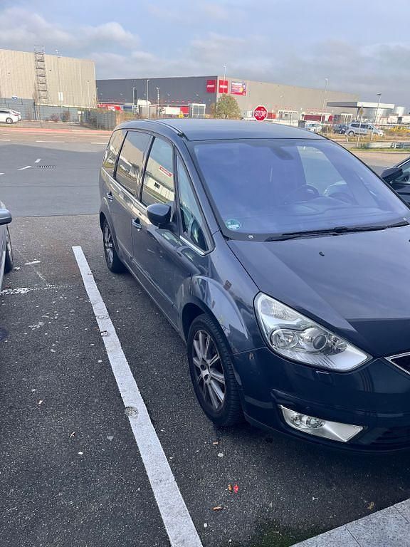 Grau Gebraucht 2009 Ford Galaxy Ghia Van / Kleinbus | 4.250 € (Guter Preis) - Bild 1/4