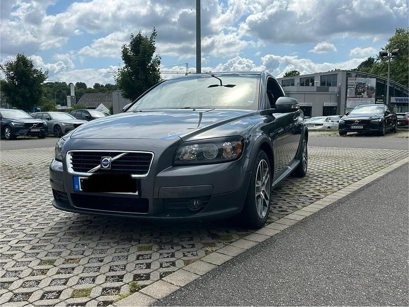 Grau Gebraucht 2009 Volvo C30 Kleinwagen | 3.300 € (Fairer Preis) - Bild 1/4