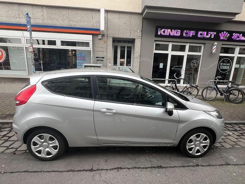 Gebraucht Ford Fiesta Trend 82 PS (60 kW) 2012 Grau Kleinwagen