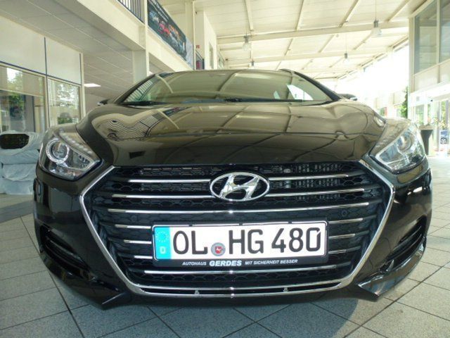 Gebraucht Hyundai i40 Premium 141 PS (103 kW) 2017 Schwarz metallic Kombi