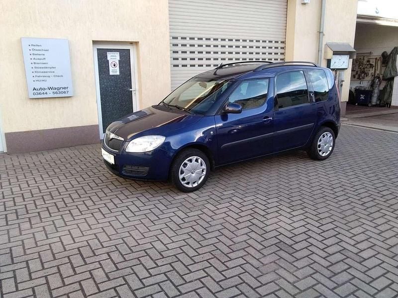 Modra storm/storm blau Gebraucht 2009 Skoda Roomster Plus Edition Kombi | 5.250 € (Teuer) - Bild 1/4