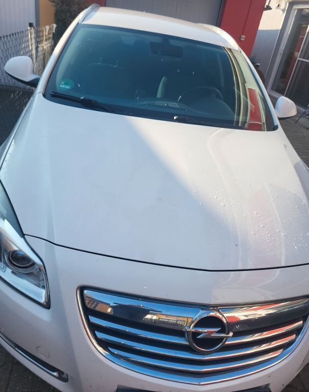 Weiß Gebraucht 2013 Opel Insignia Kombi | 9.500 € (Etwas zu teuer) - Bild 1/4