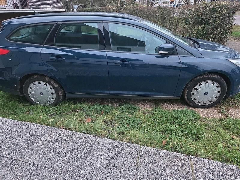 Gebraucht Ford Focus 95 PS (69 kW) 2016 Blau Kombi
