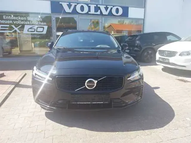 Gebraucht Volvo V60 Plus 455 PS (334 kW) 2024 Schwarz Kombi