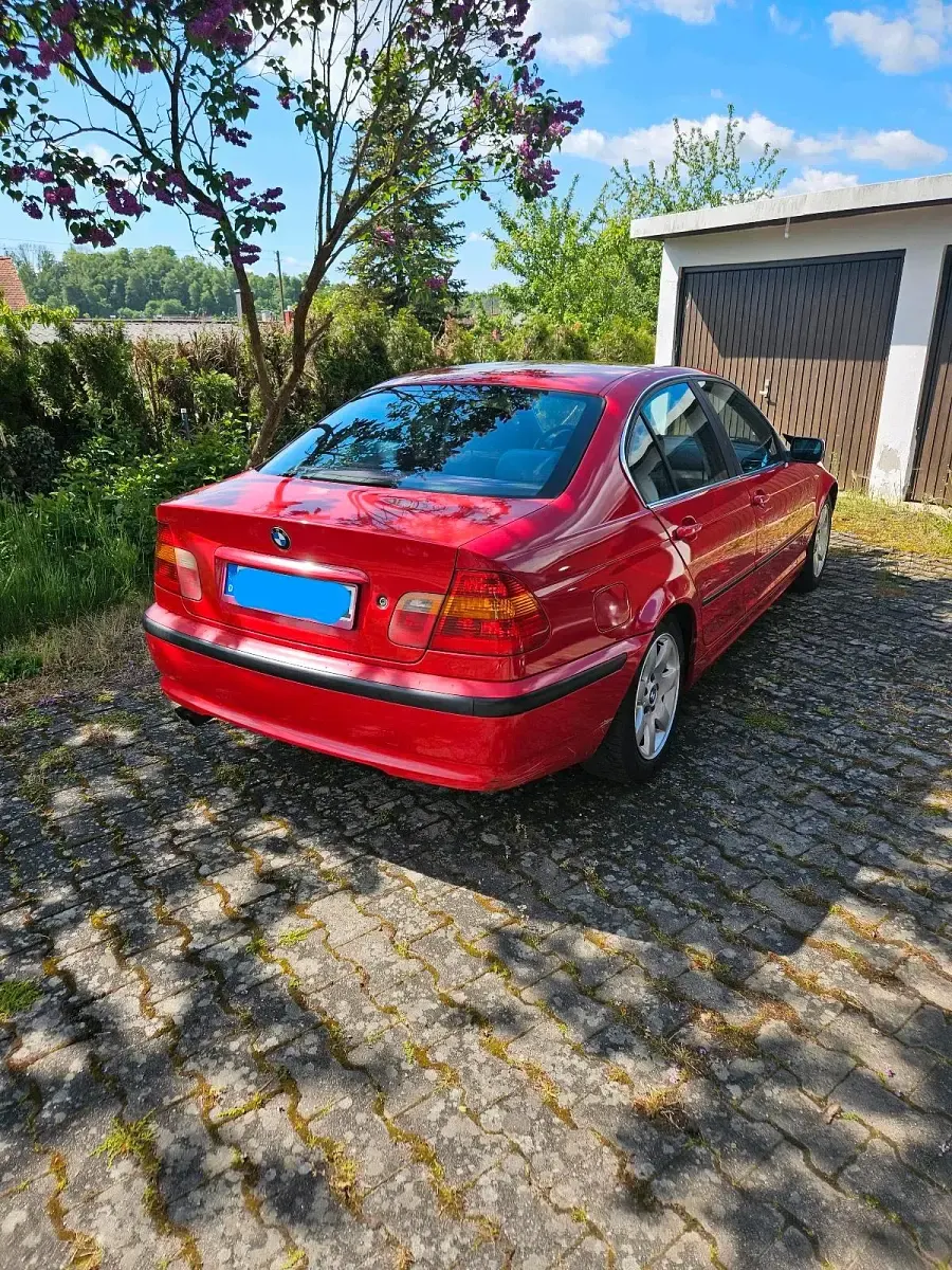 Gebraucht BMW 320 170 PS (125 kW) 2003 Rot Limousine
