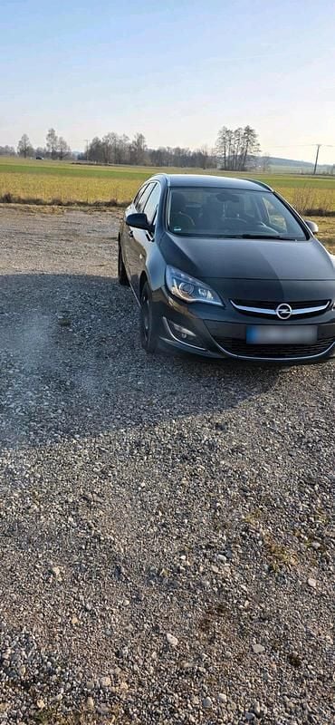 Gebraucht Opel Astra 165 PS (121 kW) 2014 Schwarz Kombi