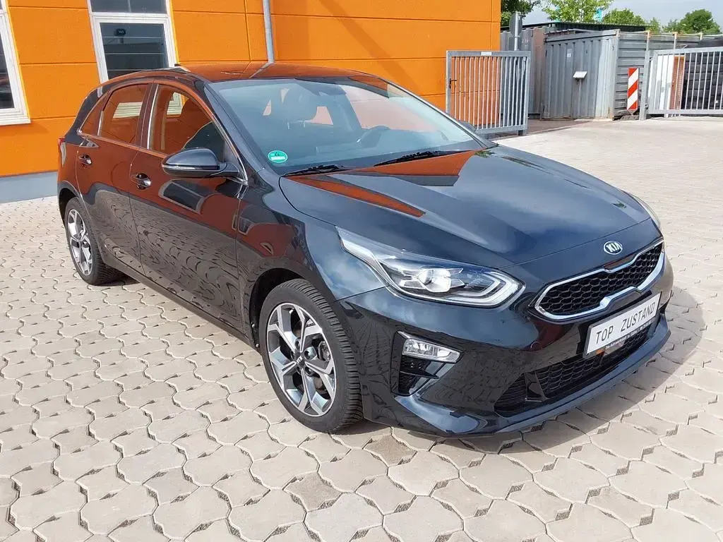 Gebraucht Kia Ceed Spirit 140 PS (102 kW) 2021 Schwarz Kleinwagen