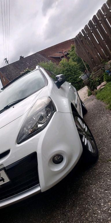 Weiß Gebraucht 2011 Renault Clio II Dynamique Limousine | 3.500 € (Fairer Preis) - Bild 1/4