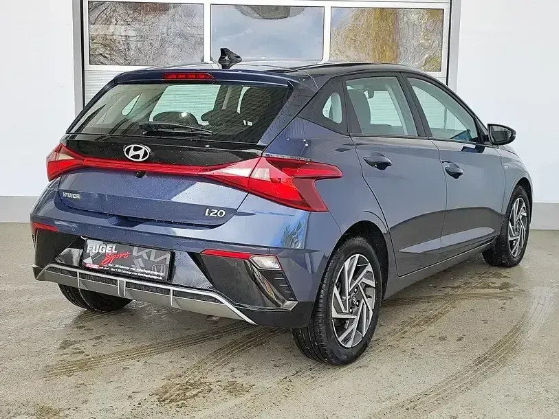 Gebraucht Hyundai i20 Trend 101 PS (74 kW) 2024 Aurora grey / met Kleinwagen