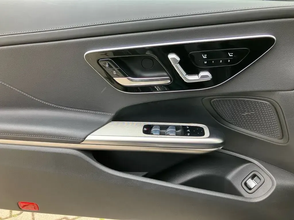 Gebraucht Mercedes CLE200 AMG 204 PS (150 kW) 2025 Schwarz Cabrio