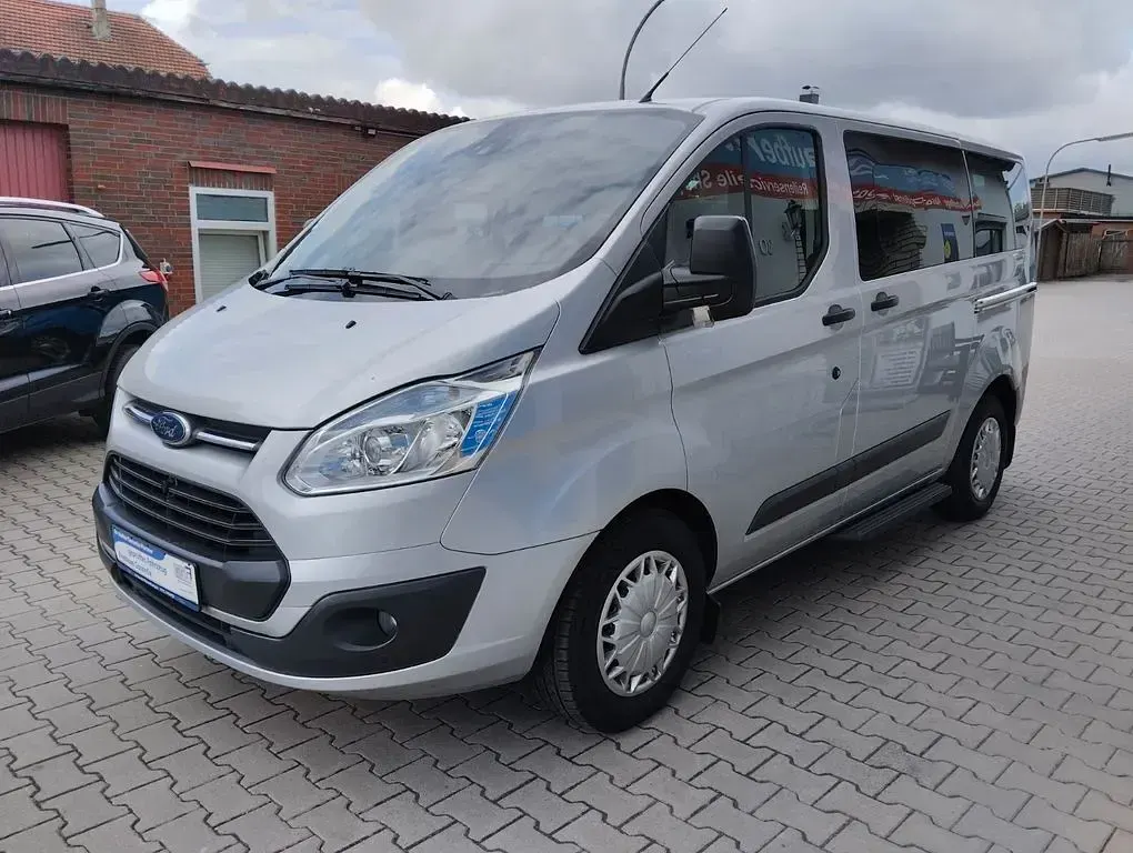 Gebraucht Ford Tourneo 101 PS (74 kW) 2015 Silber Van / Kleinbus
