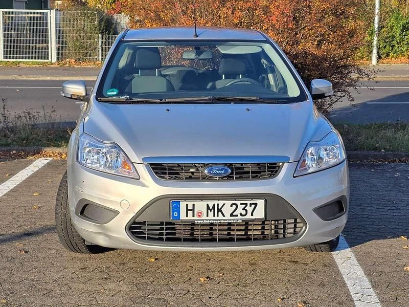 Gebraucht Ford Focus 80 PS (58 kW) 2010 Silber Kombi