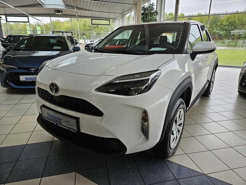 Schneeweiß Neu 2025 Toyota Yaris Cross Business Edition SUV | 25.490 € (Guter Preis) - Bild 1/4