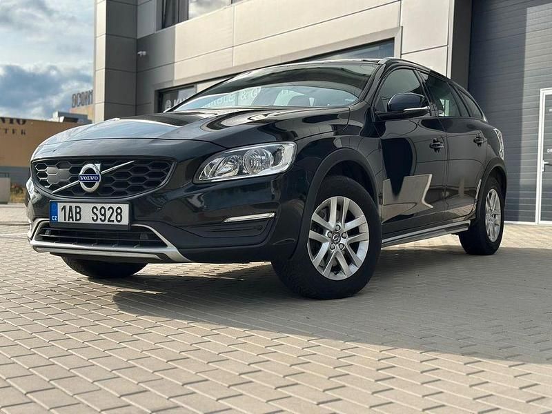 Schwarz Gebraucht 2018 Volvo V60 CC Kombi | 12.300 € (Guter Preis) - Bild 1/4