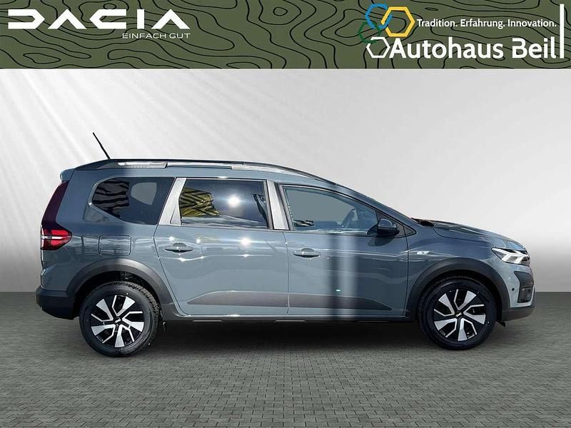 Neu Dacia Jogger Expression 101 PS (74 kW) 2026 Städtisches grau Van / Kleinbus
