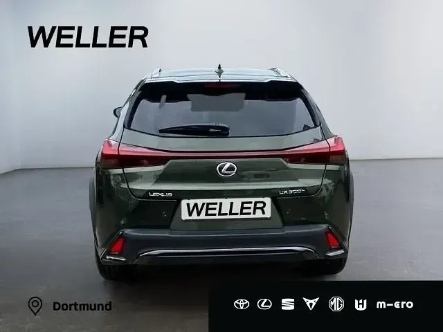 Neu Lexus UX 300h Sport Design Packet 199 PS (146 kW) 2026 Gruen SUV