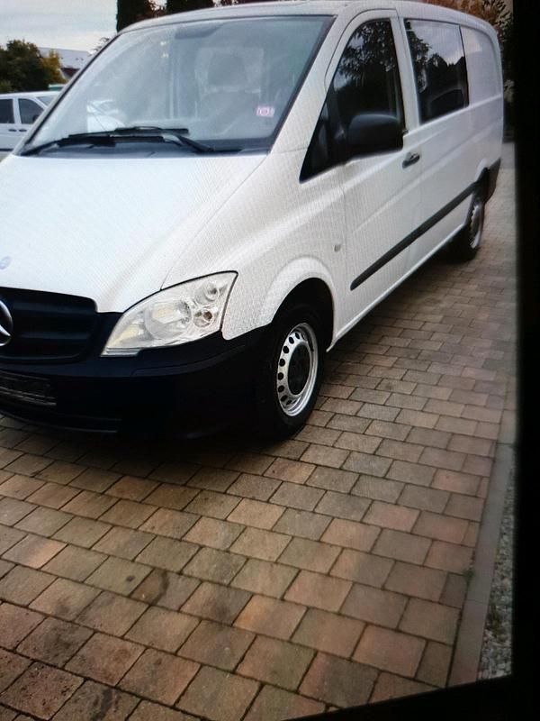 Weiß Gebraucht 2011 Mercedes Vito Van | 5.200 € - Bild 1/4