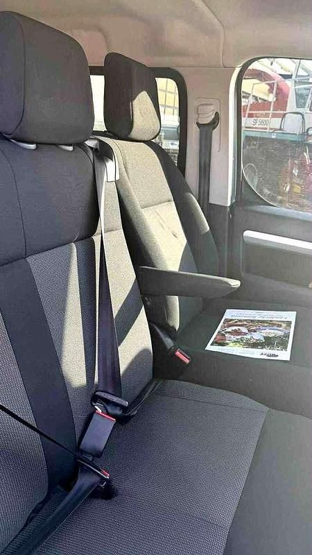 Używany Citroën Jumpy SELECTION 163 KM (119 kW) 2023 Srebrny Minivan