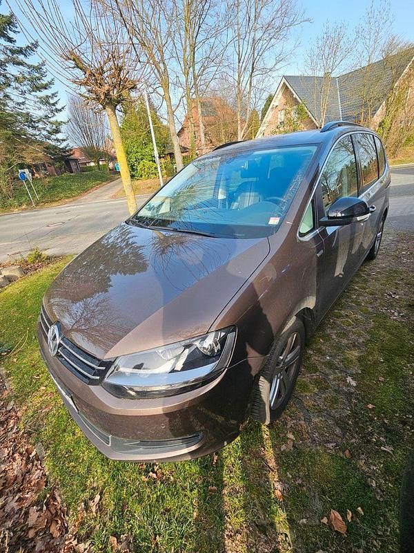 Gebraucht VW Sharan Comfortline 150 PS (110 kW) 2012 Braun Van / Kleinbus