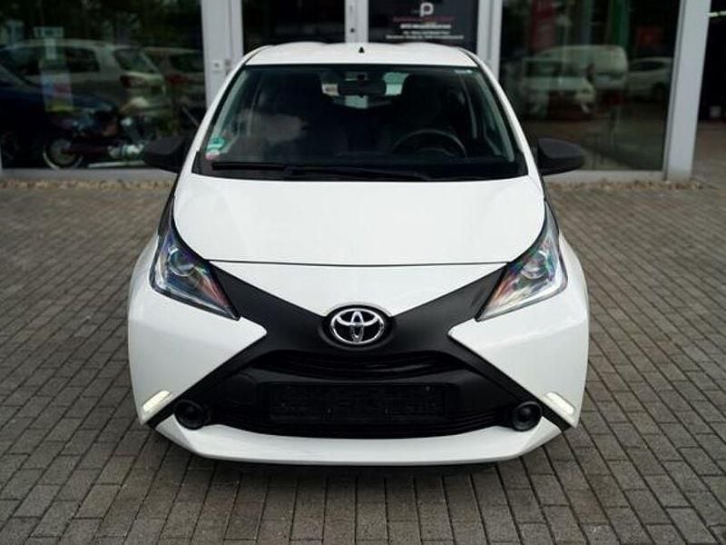 Gebraucht Toyota Aygo 69 PS (50 kW) 2018 Weiß Kleinwagen