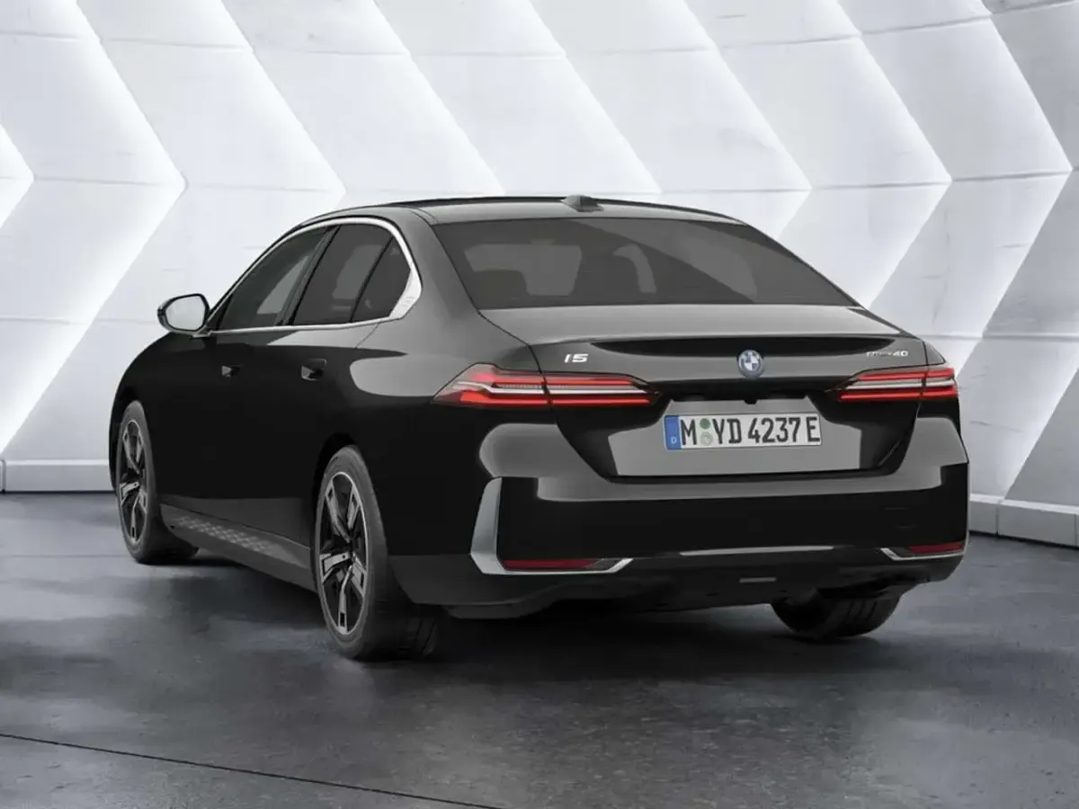 Neu BMW i5 Sport Line 250 kW (340 PS) 2026 Black sapphire Limousine