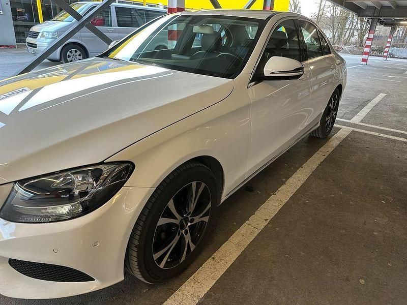 Gebraucht Mercedes C200 Avantgarde 136 PS (100 kW) 2016 Weiß Limousine