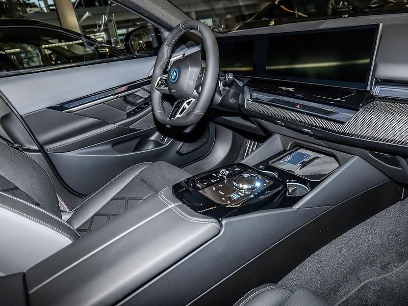 Neu BMW 550e M Sport 489 PS (359 kW) 2025 Schwarz Kombi