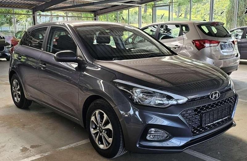Gebraucht Hyundai i20 Trend 101 PS (74 kW) 2020 Star dust Limousine