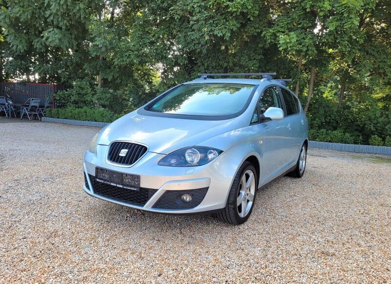 Grau Gebraucht 2011 Seat Altea XL Van / Kleinbus | 3.280 € (Superpreis) - Bild 1/4