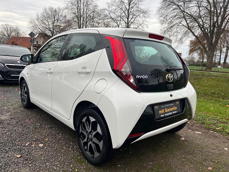 Gebraucht Toyota Aygo X-play 72 PS (52 kW) 2020 Weiß Kleinwagen
