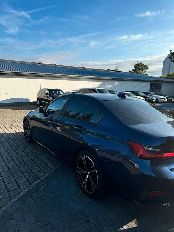 Gebraucht BMW 318 Advantage 150 PS (110 kW) 2019 Blau Limousine