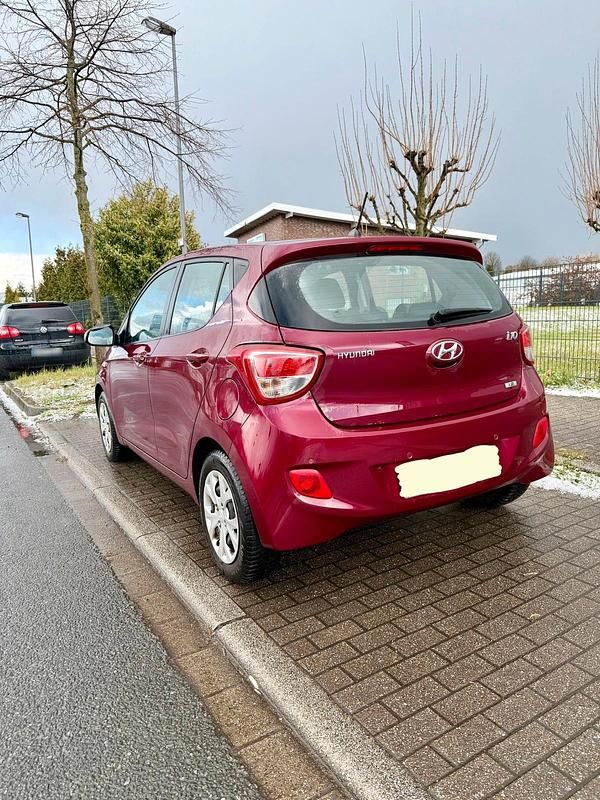 Gebraucht Hyundai i10 87 PS (63 kW) 2014 Rot Kleinwagen