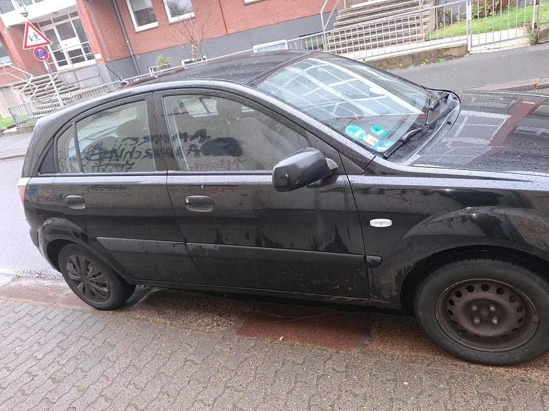 Schwarz Gebraucht 2008 Kia Rio Limousine | 1.000 € (Superpreis) - Bild 1/4