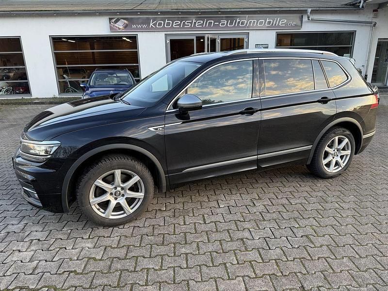 Schwarz Gebraucht 2020 VW Tiguan Allspace Highline SUV | 29.650 € (Guter Preis) - Bild 1/4