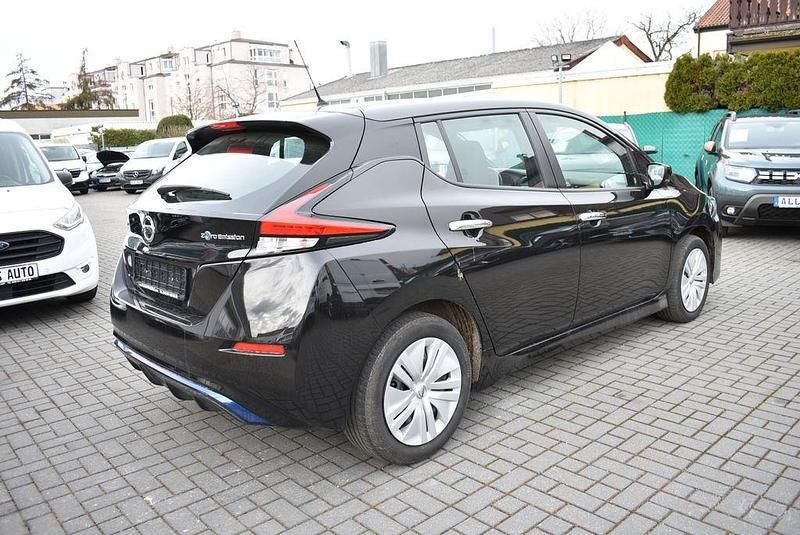 Gebraucht Nissan Leaf 110 kW (150 PS) 2022 Black (m) Kleinwagen