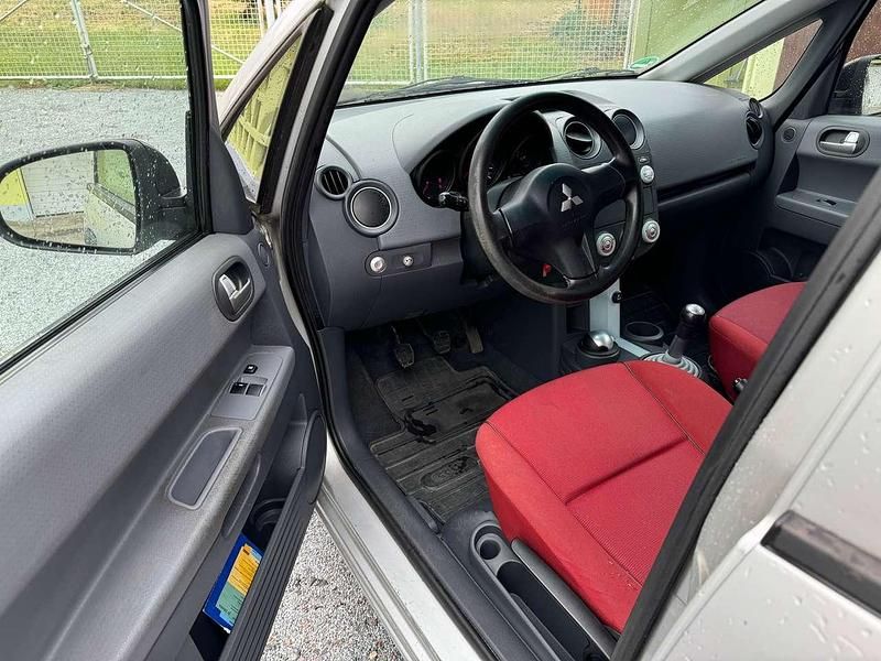 Gebraucht Mitsubishi Colt Inform 75 PS (55 kW) 2004 Silber Limousine