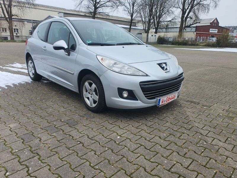 Gebraucht Peugeot 207 Premium 95 PS (69 kW) 2011 Grau Kleinwagen