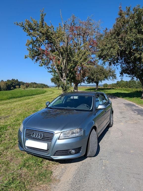 Grau Gebraucht 2008 Audi A3 Sportback Attraction Limousine | 1.300 € (Superpreis) - Bild 1/4