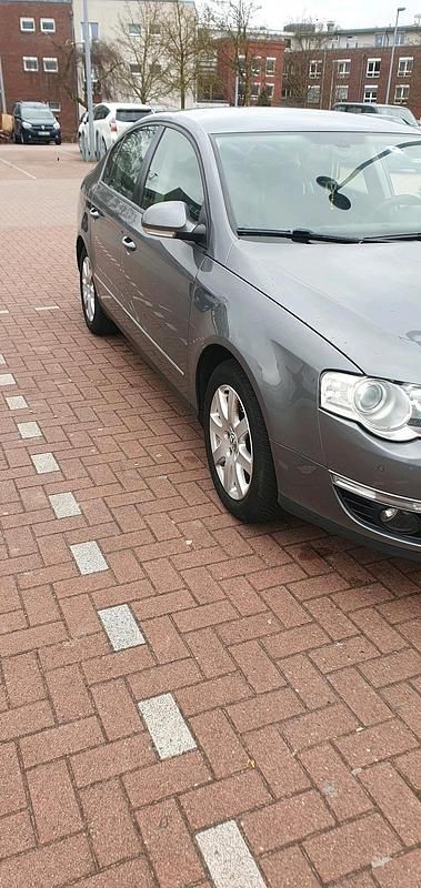 Grau Gebraucht 2008 VW Passat Limousine | 5.200 € (Etwas zu teuer) - Bild 1/4