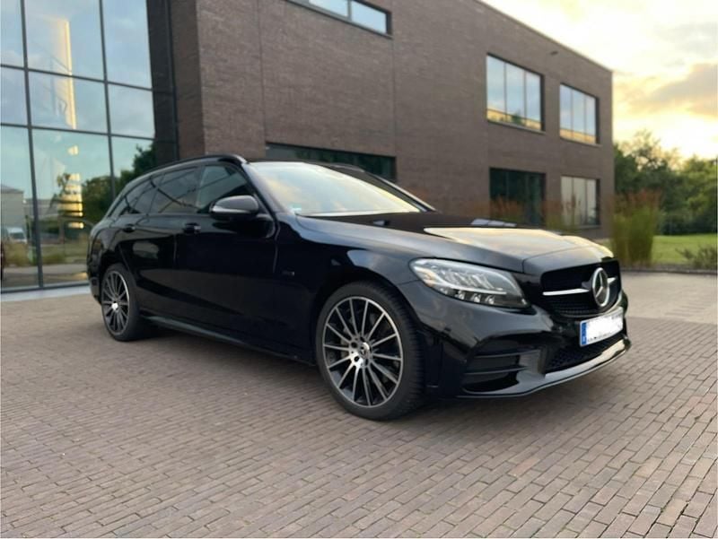 Schwarz Gebraucht 2021 Mercedes C300e AMG line Kombi | 24.500 € (Etwas zu teuer) - Bild 1/4