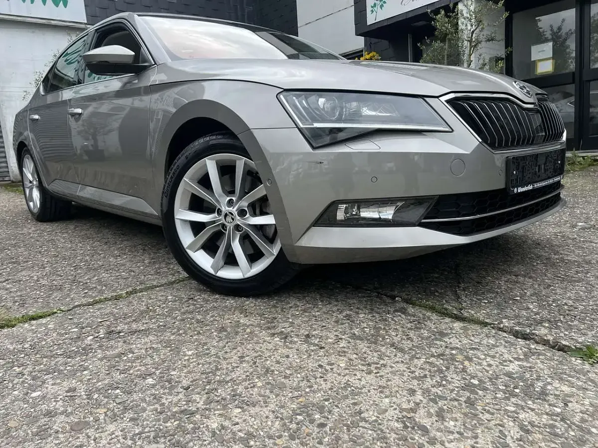 Używany Skoda Superb 280 KM (205 kW) 2016 Brązowy Sedan/Limuzyna