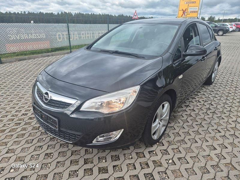 Schwarz Gebraucht 2011 Opel Astra Design Edition Limousine | 2.590 € (Superpreis) - Bild 1/4