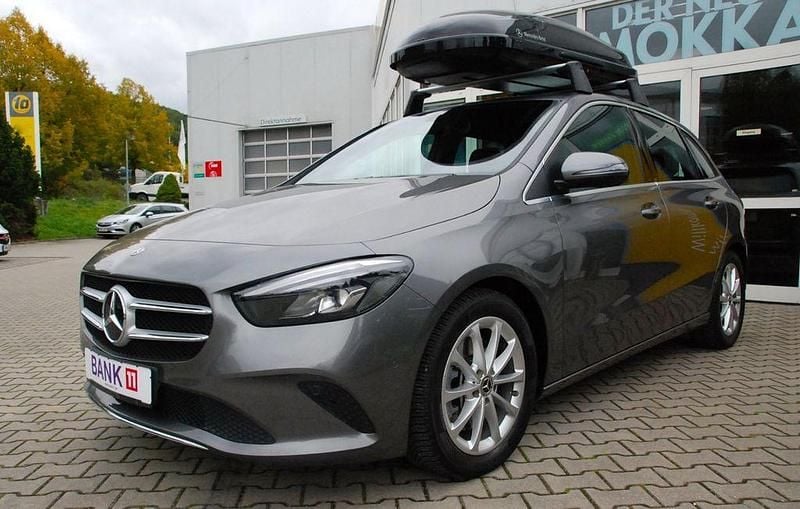 Grau Gebraucht 2019 Mercedes B250 Van / Kleinbus | 24.900 € (Fairer Preis) - Bild 1/4