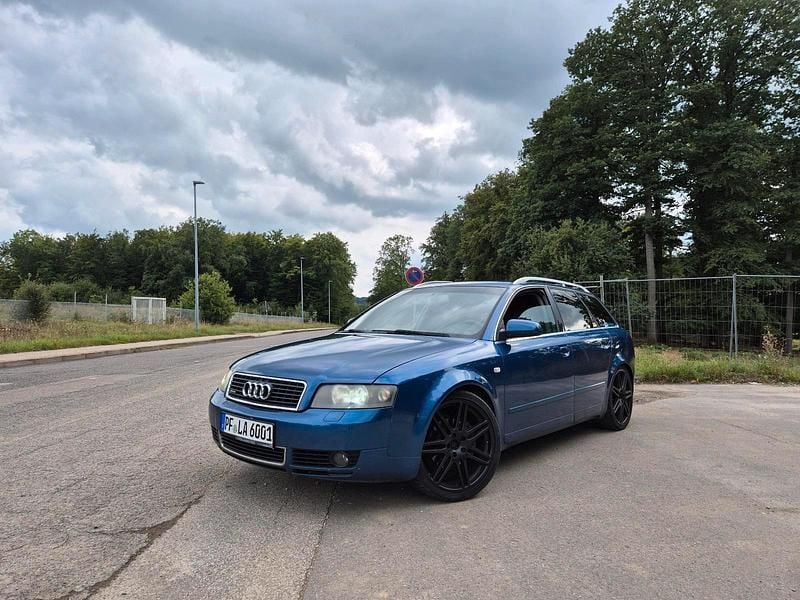 Blau Gebraucht 2025 Audi A4 Kombi | 2.000 € - Bild 1/4