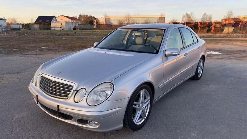 Gebraucht Mercedes E240 Classic 177 PS (130 kW) 2003 Silber Limousine