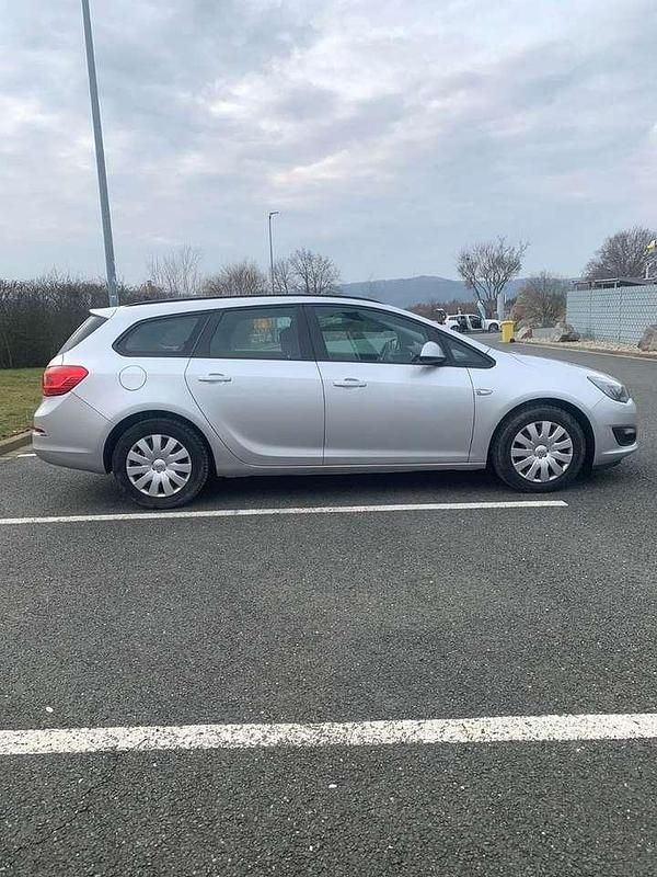 Gebraucht Opel Astra Edition 110 PS (80 kW) 2014 Grau Kombi