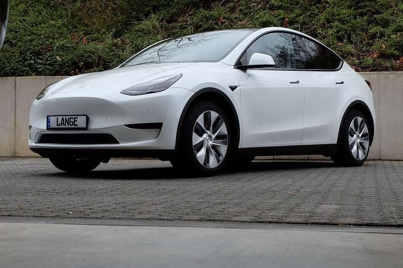 Gebraucht Tesla Model Y RWD 255 kW (347 PS) 2024 Weiß perleffekt SUV